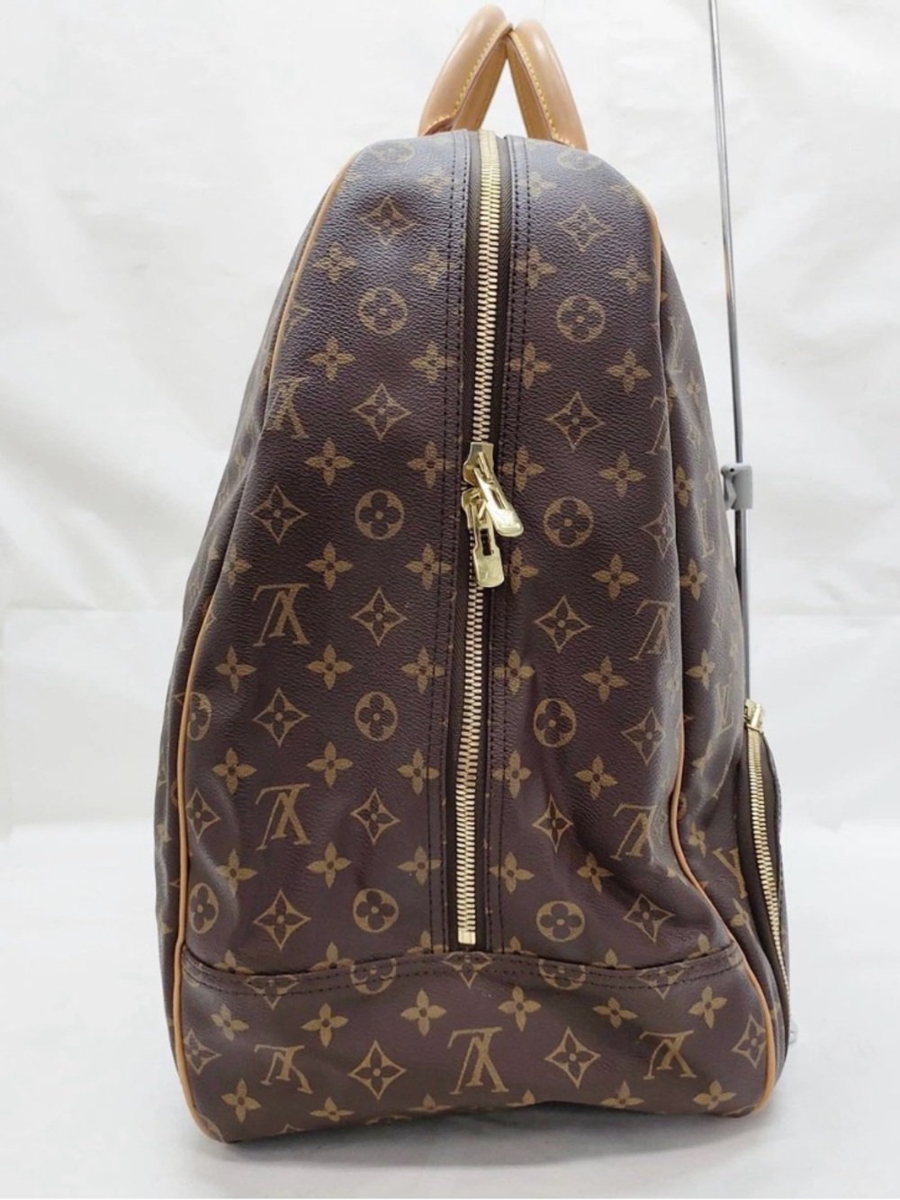 Louis Vuitton Monogram Canvas Travel or gym bag in Brown with Tan Trim - Picture 4 of 14